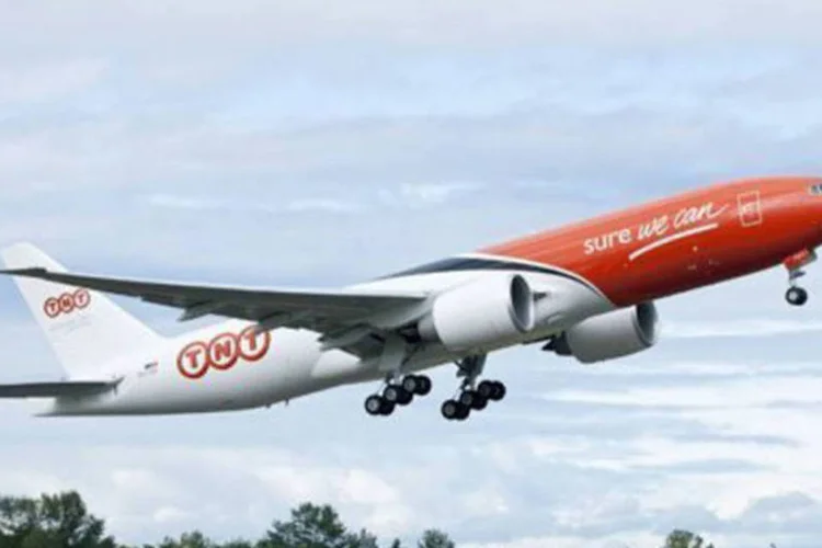 
	Avi&atilde;o do TNT Express decola: companhia cortou 4.000 empregos e demitir&aacute; outras centenas de funcion&aacute;rios no mundo todo como parte de sua estrat&eacute;gia de redu&ccedil;&atilde;o de custos
 (AFP)