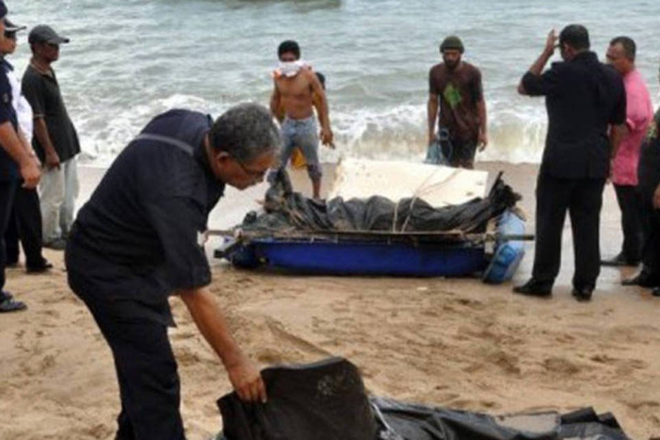 Malásia encontra valas com supostos corpos de imigrantes