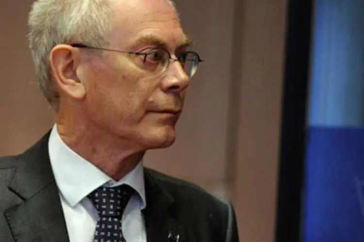 
	O presidente do Conselho Europeu, Herman Van Rompuy: &quot;devemos trabalhar duramente para aliviar o impacto social da crise no Chipre&quot;, acrescentou.
 (Georges Gobet/AFP)