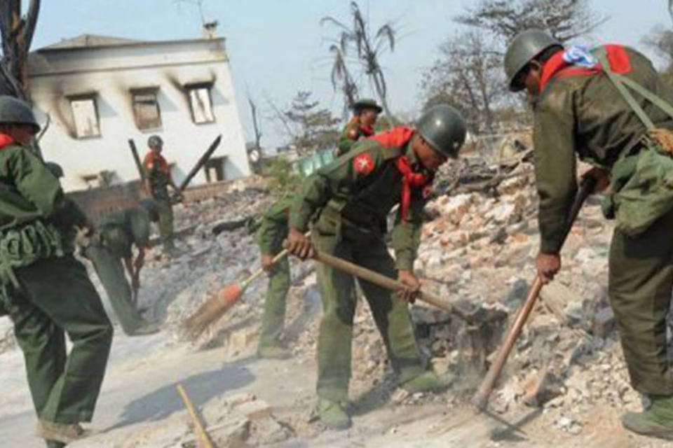 Casas e mesquitas são destruídas em Mianmar