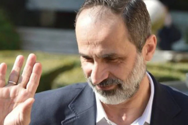 
	O l&iacute;der da oposi&ccedil;&atilde;o s&iacute;ria, Ahmed Moaz al-Khatib: &quot;h&aacute; uma grande conspira&ccedil;&atilde;o para arrastar todo o mundo isl&acirc;mico a uma guerra sunita-xiita, come&ccedil;ando pela S&iacute;ria&quot;, alertou
 (Alberto Pizzoli/AFP)