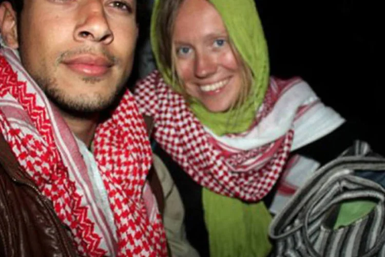 
	O turista israelense Amir Omar Hassan e a turista norueguesa, cujo nome n&atilde;o foi divulgado: as duas pessoas est&atilde;o bem e foram liberadas no in&iacute;cio da manh&atilde;
 (AFP)