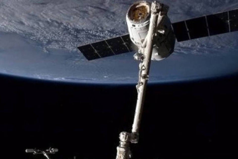 Cápsula deixa ISS e inicia retorno à Terra
