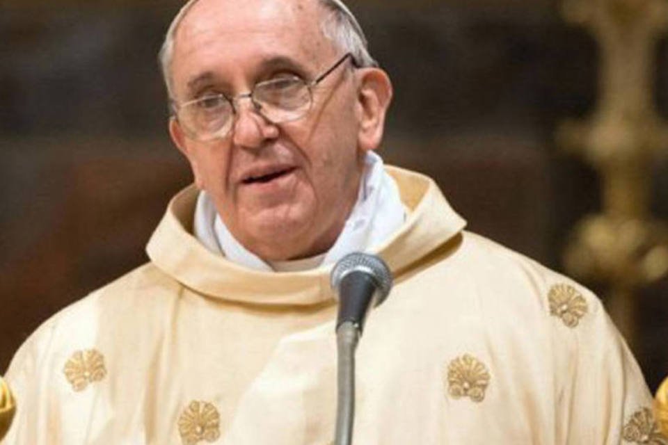 Francisco critica padres "tristes" em missa