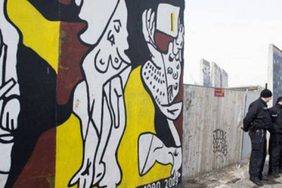 Trecho do Muro de Berlim é removido por projeto imobiliário