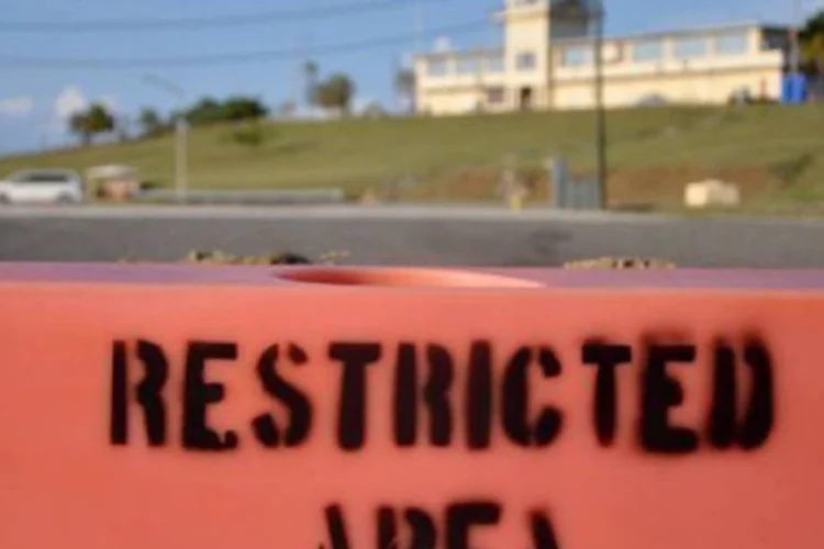 
	Vista da pris&atilde;o de Guant&aacute;namo: estado de indefini&ccedil;&atilde;o judicial e o tratamento dos guardas levou os presos a realizar uma greve de fome de seis meses neste ano
 (Michelle Shephard/AFP)