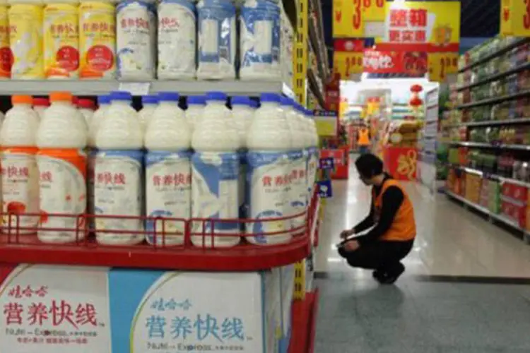 
	Leite na China: a empresa tamb&eacute;m enganava os consumidores apresentando o leite pr&oacute;prio para crian&ccedil;as maiores como leite para rec&eacute;m-nascidos, mais caro
 (Ed Jones/AFP)
