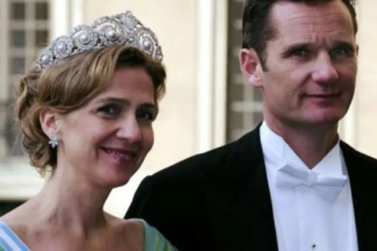 
	Cristina e Urdangarin: o marido da princesa est&aacute; atualmente afastado dos atos oficiais da fam&iacute;lia
 (Attila Kisbenedek/AFP)