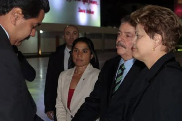 
	Lula cumprimenta Maduro no vel&oacute;rio de Ch&aacute;vez: &quot;eu acho que ele vai vencer as elei&ccedil;&otilde;es&quot;, disse Lula
 (Presidencia/AFP)