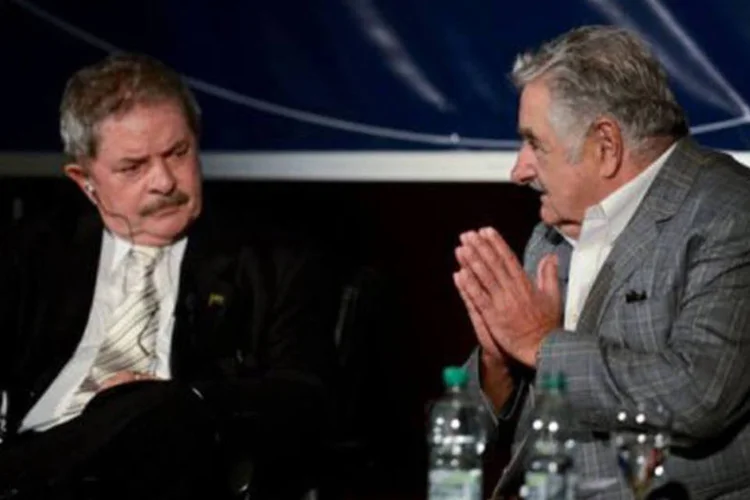 
	O ex-presidente Lula (E) ao lado do presidente uruguaio Jos&eacute; Mujica: . &quot;ocorreram sim progressos extraordin&aacute;rios&quot;, disse Lula
 (Daniel Caselli/AFP)