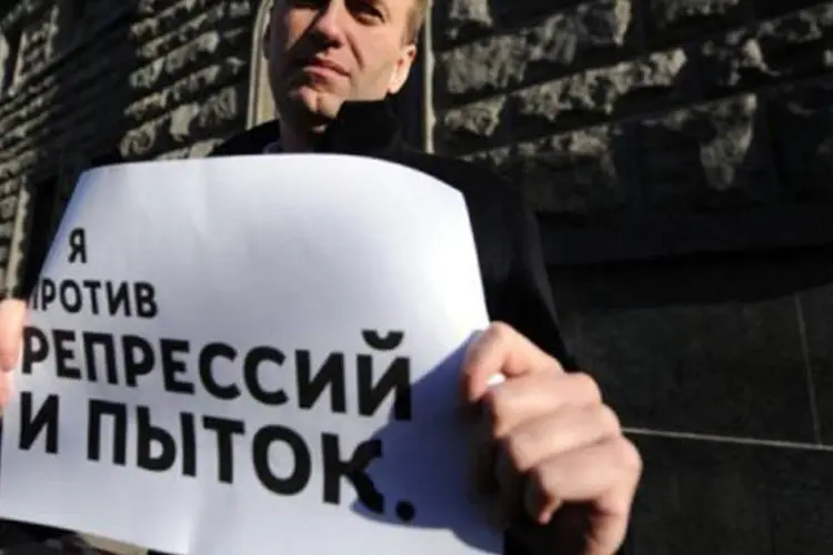 
	Alexei Navalny protesta em Moscou: &quot;quero que os 140 milh&otilde;es de habitantes deste pa&iacute;s, que t&ecirc;m um solo do qual brotam petr&oacute;leo e g&aacute;s, n&atilde;o vivam na mis&eacute;ria e indig&ecirc;ncia mais sombria&quot;, disse
 (Andrey Smirnov/AFP)
