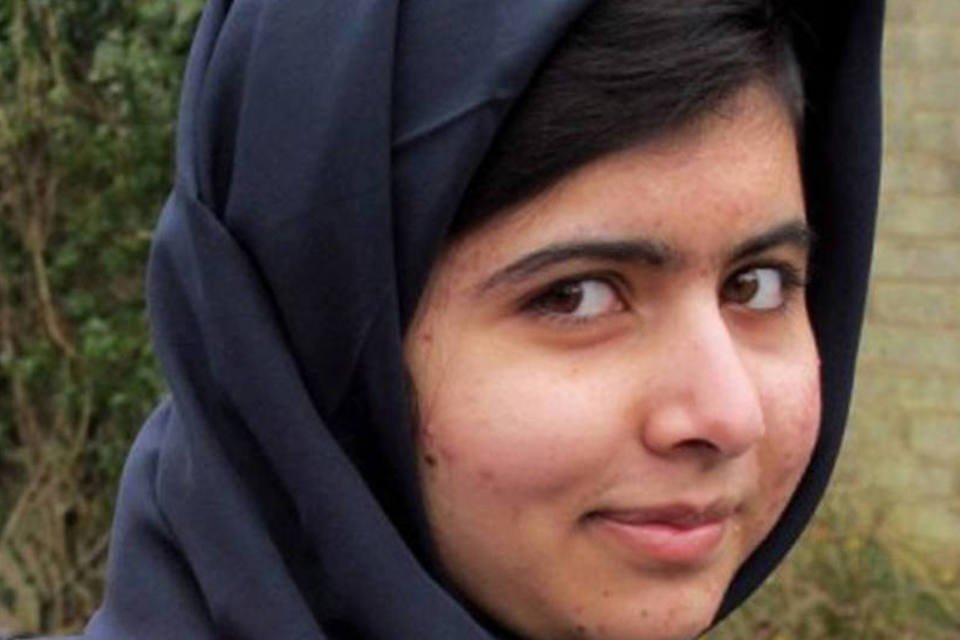 Malala financiará escola com ajuda de Angelina Jolie