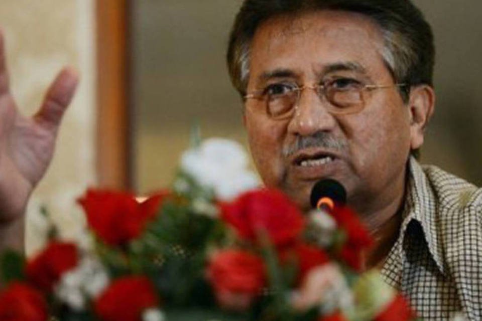 Musharraf volta à prisão domiciliar depois de pagar fiança
