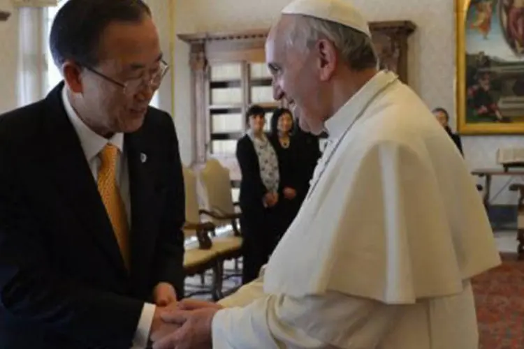 
	Ban se reuniu com o Papa Francisco: o diretor da ONU participou de uma coletiva de imprensa ao t&eacute;rmino de um encontro com o papa Francisco
 (Vincenzo Pinto/AFP)