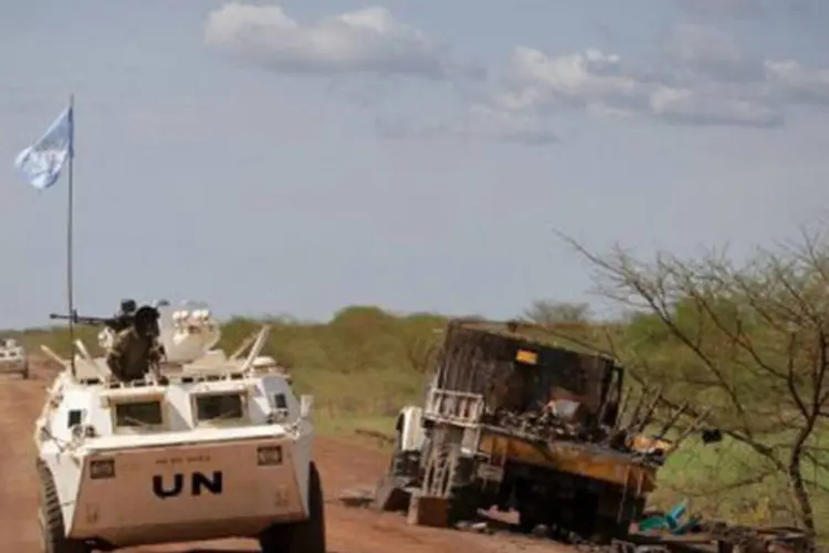 
	Soldados da for&ccedil;a de paz da ONU, perto de Abyei: o ataque aconteceu no estado de Jonglei
 (Stuart Price/AFP)