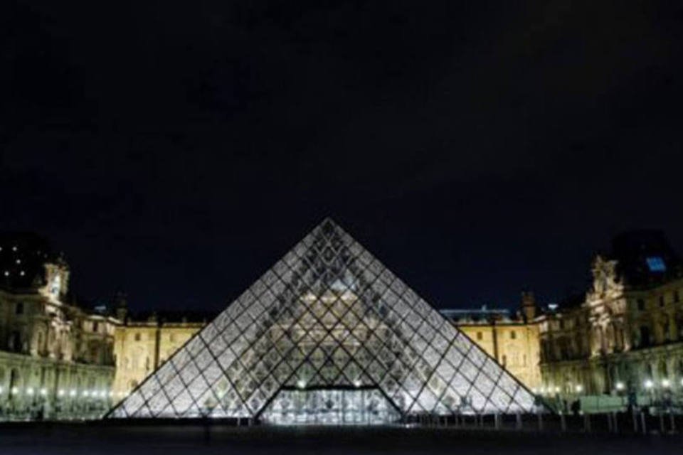 Greve contra batedores de carteiras fecha Museu do Louvre