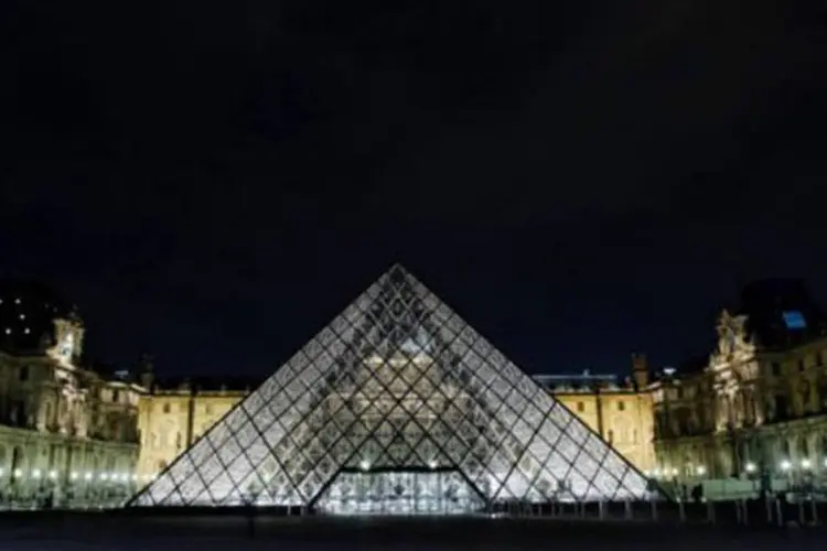 Entrada do Museu do Louvre: o Louvre indicou que pediu reforços policiais para combater as redes de batedores de carteira (Lionel Bonaventure/AFP)