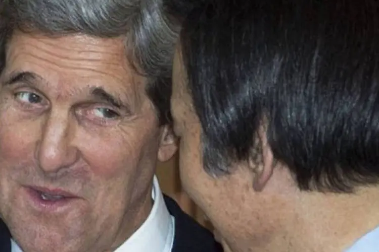 
	Kerry conversa com o colega sul-coreano, em Seul: &quot;seria um grande erro de sua parte, j&aacute; que isolaria ainda mais o pa&iacute;s&quot;, disse
 (Paul J. Richards/AFP)