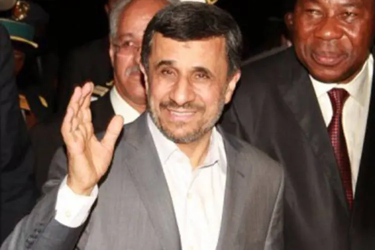 
	Ahmadinejad: &quot;n&atilde;o s&atilde;o as bombas at&ocirc;micas que amea&ccedil;am o mundo, e sim a perda de valores na moral e na cultura ocidental&quot;, disse
 (Benjamin Agon/AFP)