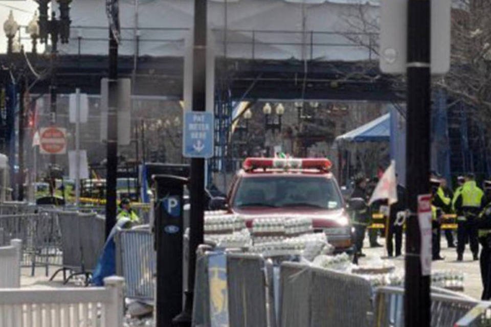 FBI vê fotos de Boston que podem mostrar uma das bombas