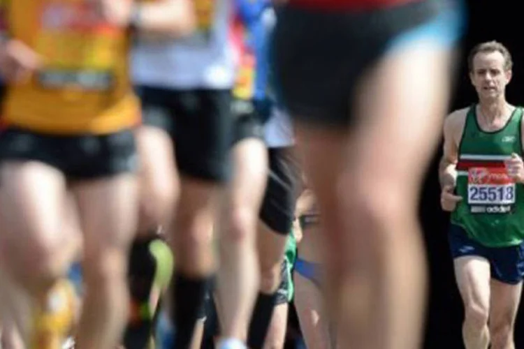 
	Atletas participam da maratona de Londres: neozelandezes correr&atilde;o sua 366&ordf; maratona completa no dia 1&ordm; de janeiro
 (Adrian Dennis/AFP)