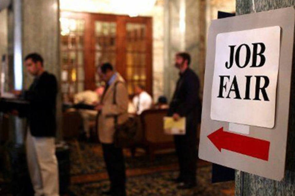 Auxílio-desemprego nos EUA cai para mínima de 5 anos