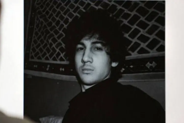 
	Dzhokhar Tsarnaev:&nbsp;segundo disseram funcion&aacute;rios americanos a ve&iacute;culos de imprensa, Dzhokhar contou aos investigadores que ele e seu irm&atilde;o agiram s&oacute;s.
 (AFP)