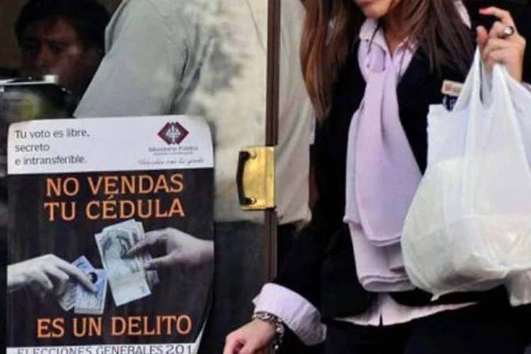 
	Campanha contra fraude nas elei&ccedil;&otilde;es paraguaias:&nbsp;segundo os dados mais recentes divulgados hoje pela Justi&ccedil;a Eleitoral paraguaia, o Partido Colorado obteve a maioria dos votos nas elei&ccedil;&otilde;es para a C&acirc;mara dos Deputados.
 (Afp.com / Norberto Duarte)