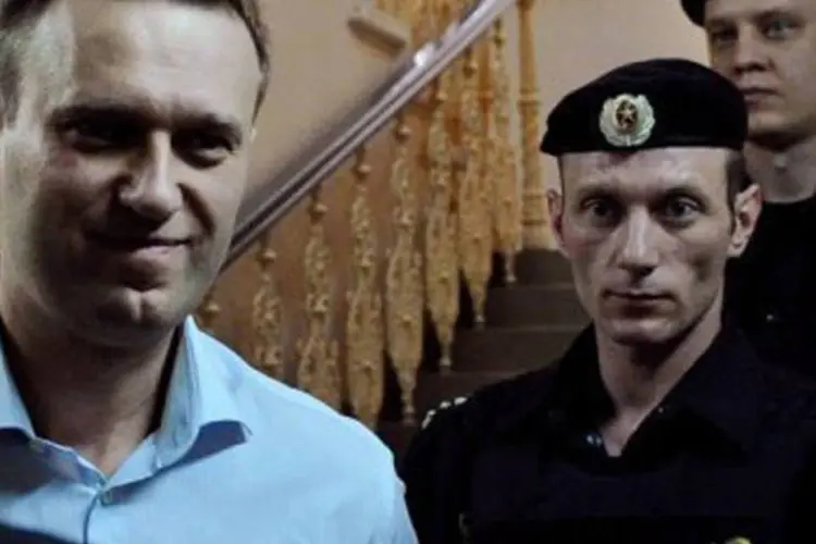 
	Alexei Navalny chega ao tribunal da cidade de Kirov: Navalny, orador carism&aacute;tico, &eacute; uma figura de destaque da luta contra a corrup&ccedil;&atilde;o
 (Andrey Smirnov/AFP)