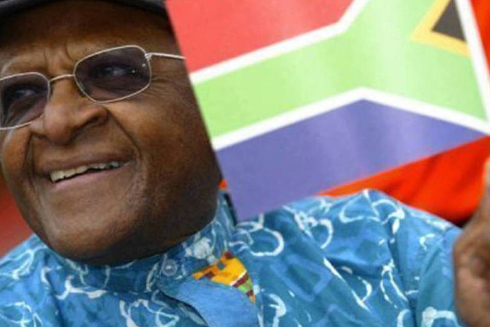 Prêmio Nobel Desmond Tutu é hospitalizado na África do Sul