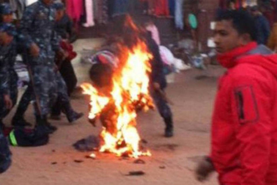 Monges tibetanos se imolam para protestar contra China