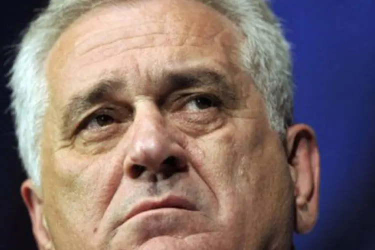 
	O presidente s&eacute;rvio, Tomislav Nikolic: &quot;me ajoelho e pe&ccedil;o que perdoem a S&eacute;rvia pelo crime cometido em Srebrenica&quot;, declarou
 (Andrej Isakovic/AFP)