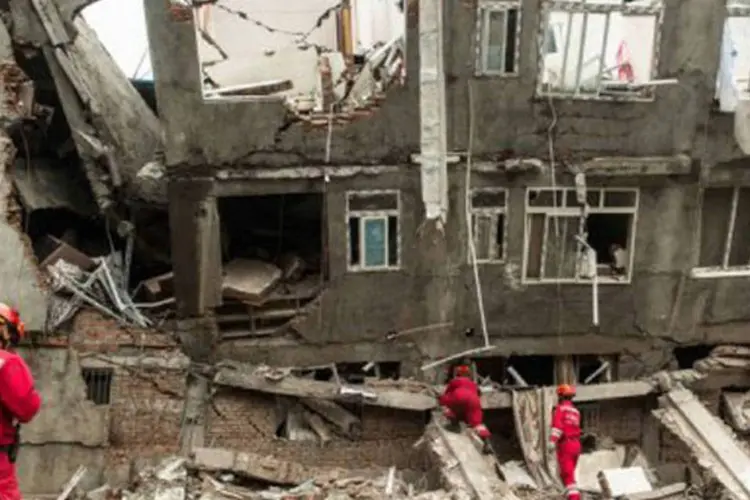 
	Pr&eacute;dio destru&iacute;do no terremoto: o homem sofreu uma fratura na costela
 (AFP)