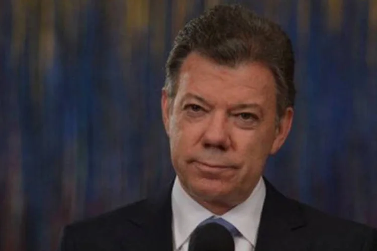 
	Juan Manuel Santos em 5 de mar&ccedil;o de 2013 em Bogot&aacute;: &quot;&eacute; a primeira vez que a Col&ocirc;mbia leva a s&eacute;rio a luta contra a impunidade dos crimes cometidos no conflito&quot;, disse o presidente colombiano
 (Cesar Carrion/AFP)
