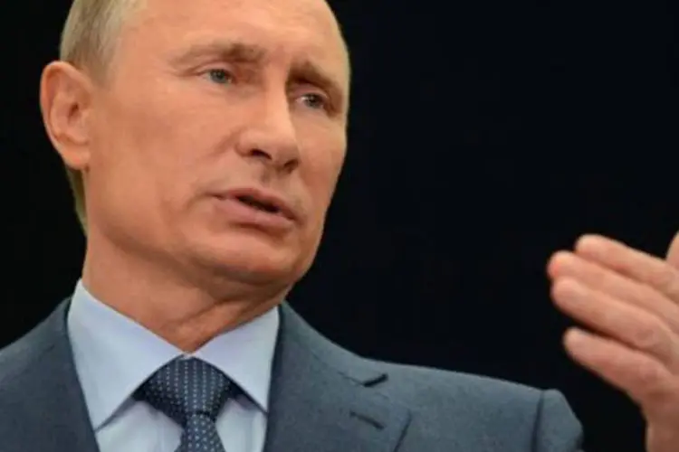 
	Vladimir Putin:&nbsp;presidente russo&nbsp;aprovou, em junho, uma lei controversa que pune a &quot;propaganda&quot; homossexual em frente a menores de idade
 (Kirill Kudryavtsev/AFP)