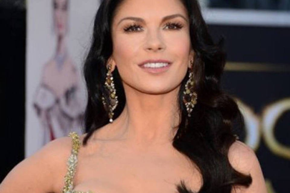Catherine Zeta-Jones é internada por transtorno bipolar