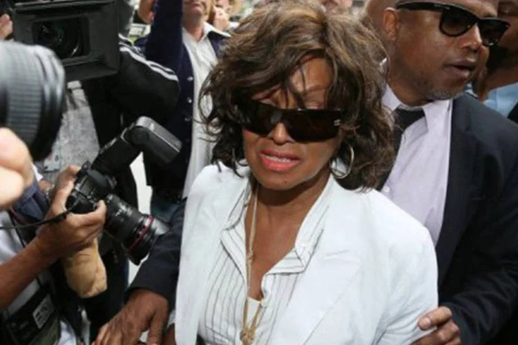 
	Rebbie e Randy Jackson chegam para julgamento: j&aacute; o advogado da m&atilde;e de Michael acusou a produtora de shows AEG de colocar suas ambi&ccedil;&otilde;es acima do bem-estar do cantor
 (David Livingston/AFP)