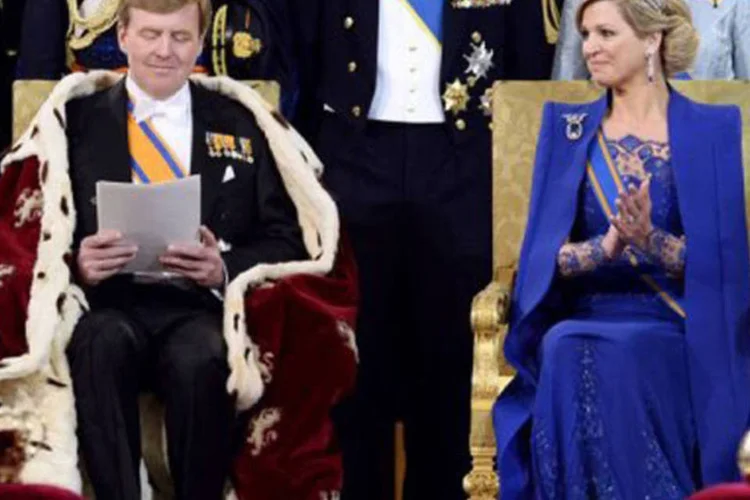 
	O novo rei sorri ap&oacute;s concluir seu discurso, na Igreja Nova: o rei jurou solenemente defender a Constitui&ccedil;&atilde;o e &quot;proteger os direitos de todos os residentes na Holanda&quot;
 (Robin Utrecht/AFP)