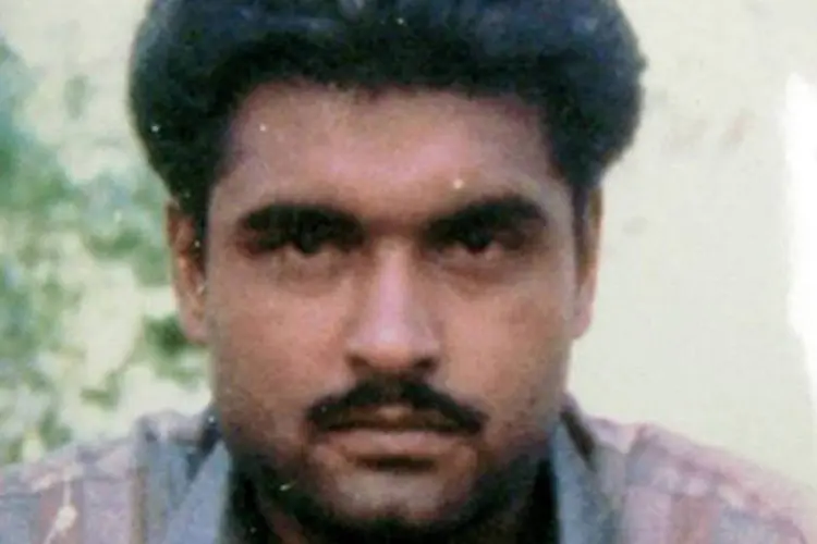 
	Sarabjit Singh em Chabhal, perto de Bhikiwind, no estado de Punjab, no dia 24 de agosto de 2005: a defesa alegava que ele era v&iacute;tima de uma confus&atilde;o de identidade
 (Narinder Nanu/AFP)
