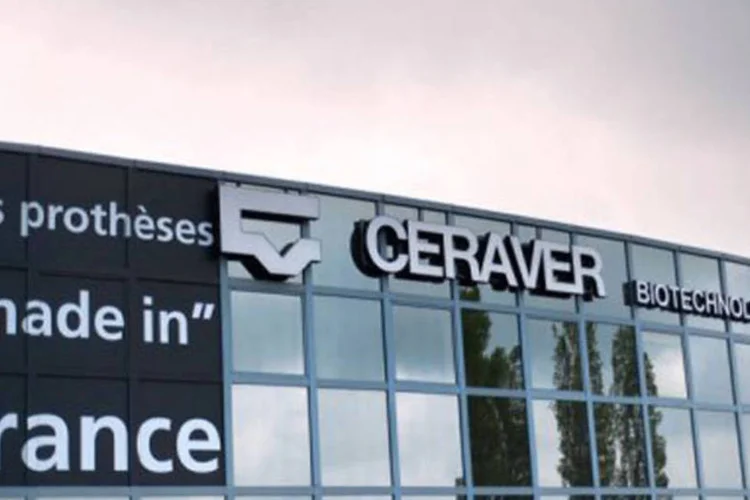 
	Sede da Ceraver, em Roissy-en-France: a &nbsp;empresa especializada nas pr&oacute;teses de quadris e joelhos tamb&eacute;m foi acusada de realizar testes em seres humanos sem autoriza&ccedil;&atilde;o
 (Martin Bureau/AFP)