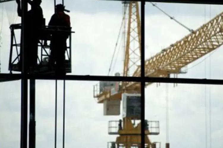 
	Trabalhadores do setor da constru&ccedil;&atilde;o: o&nbsp;custo nacional da constru&ccedil;&atilde;o por metro quadrado subiu de R$ 826,34 em maio para R$ 890,76 em junho.
 (Odd Andersen/AFP)