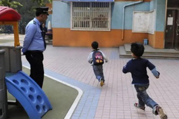 Crianças chinesas correm: o crime ocorreu no dia 24 de abril na localidade de Lianghe
 (Liu Jin/AFP)