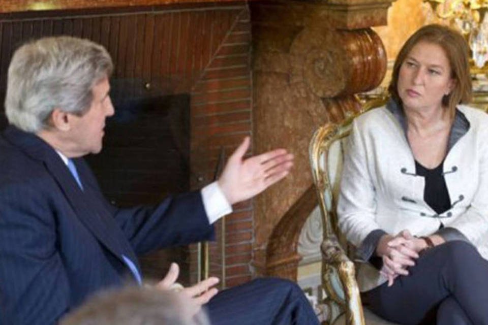 Assad não pode integrar governo de transição, afirma Kerry