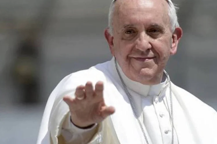 
	Papa Francisco disse para padres e freiras pensarem nas crian&ccedil;as que morrem de fome antes de comprarem carros modernos e smartphones
 (Filippo Monteforte/AFP)
