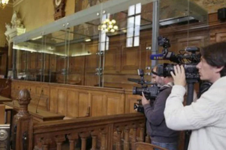 
	Sala do tribunal especial onde Carlos, o Chacal sr&aacute; julgado, antes do in&iacute;cio da audi&ecirc;ncia: &quot;proibi meus advogados de aparecer para me defender&quot;, declarou Carlos&nbsp;
 (Kenzo Tribouillard/AFP)