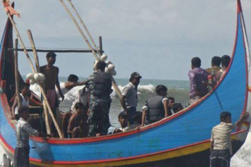 Naufraga em Mianmar barco com mais de 100 muçulmanos