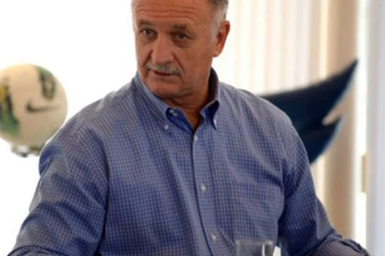 
	O t&eacute;cnico da sele&ccedil;&atilde;o brasileira, Luiz Felipe Scolari: duas semanas atr&aacute;s, Felip&atilde;o tamb&eacute;m antecipou a presen&ccedil;a dos jogadores Ramires, Oscar e Willian, Paulinho, Thiago Silva e David Luiz

	
	
 (Vanderlei Almeida/AFP)