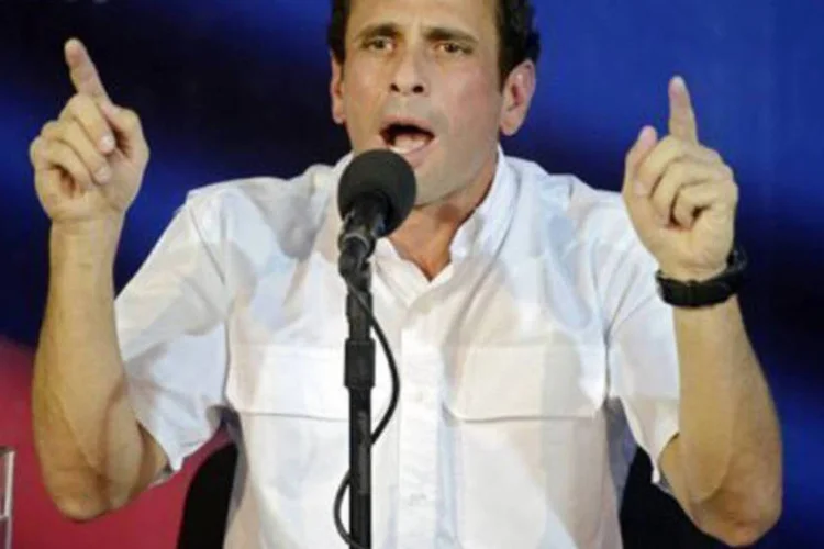 
	Capriles durante uma entrevista coletiva em 24 de abril em Caracas: &quot;nas pr&oacute;ximas horas, devemos ter resposta sobre a admiss&atilde;o do recurso&quot;, declarou&nbsp;
 (Leo Ramirez/AFP)