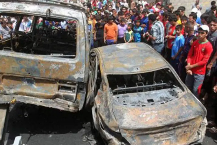 
	Carros destru&iacute;do ap&oacute;s atentado: v&aacute;rios ataques na quarta-feira que deixaram 34 mortos e 80 feridos
 (Ahmad al-Rubaye/AFP)