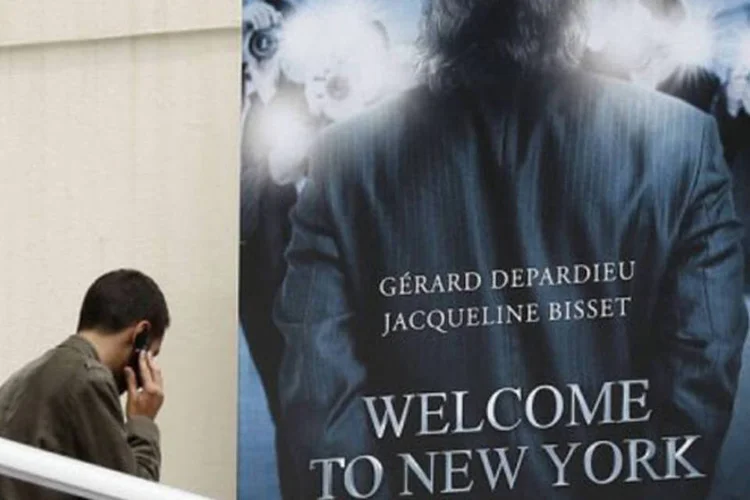 
	Cartaz do filme, em Cannes: at&eacute; ser detido pela Pol&iacute;cia de Nova York, em maio de 2011, Strauss-Kahn era apontado como o prov&aacute;vel candidato socialista &agrave; Presid&ecirc;ncia da Fran&ccedil;a
 (Valery Hache/AFP)